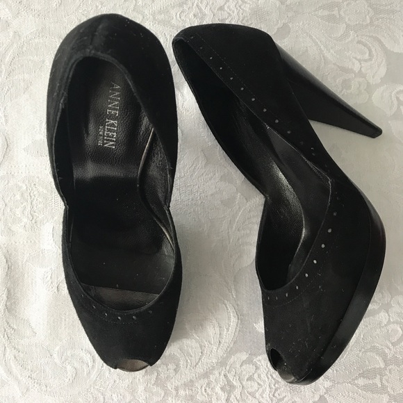Anne Klein Shoes - Gorgeous Black Suede Pumps from Anne Klein
